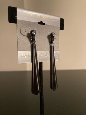 Sleek Black Linear Drop Earrings - Women Accessories